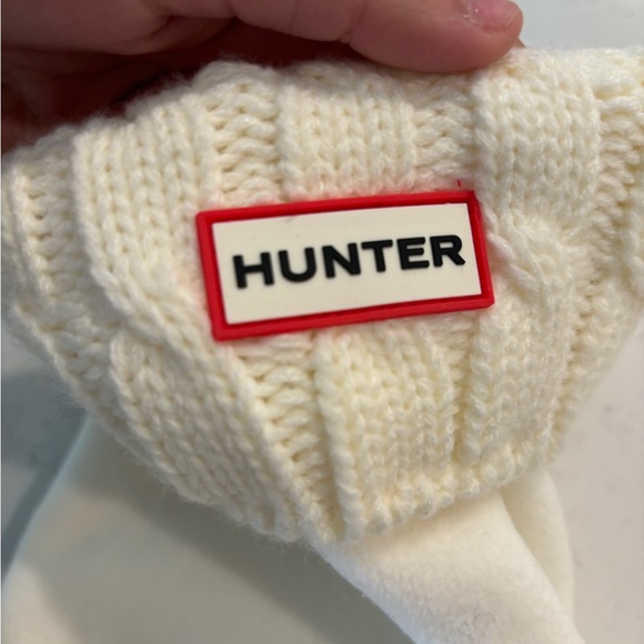 Size 8 hunter boots and a pair of black & a pair of white Hunter socks in Large - Picture 11 of 13